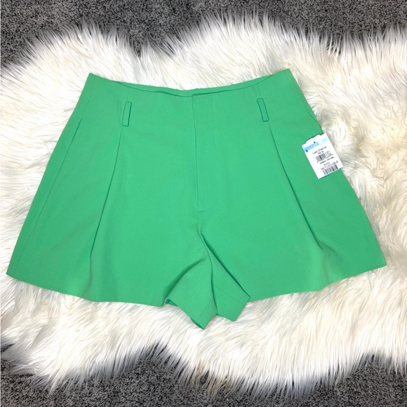 Alice + Olivia Conry Pleated Shorts in Garden Green - Picture 3 of 7